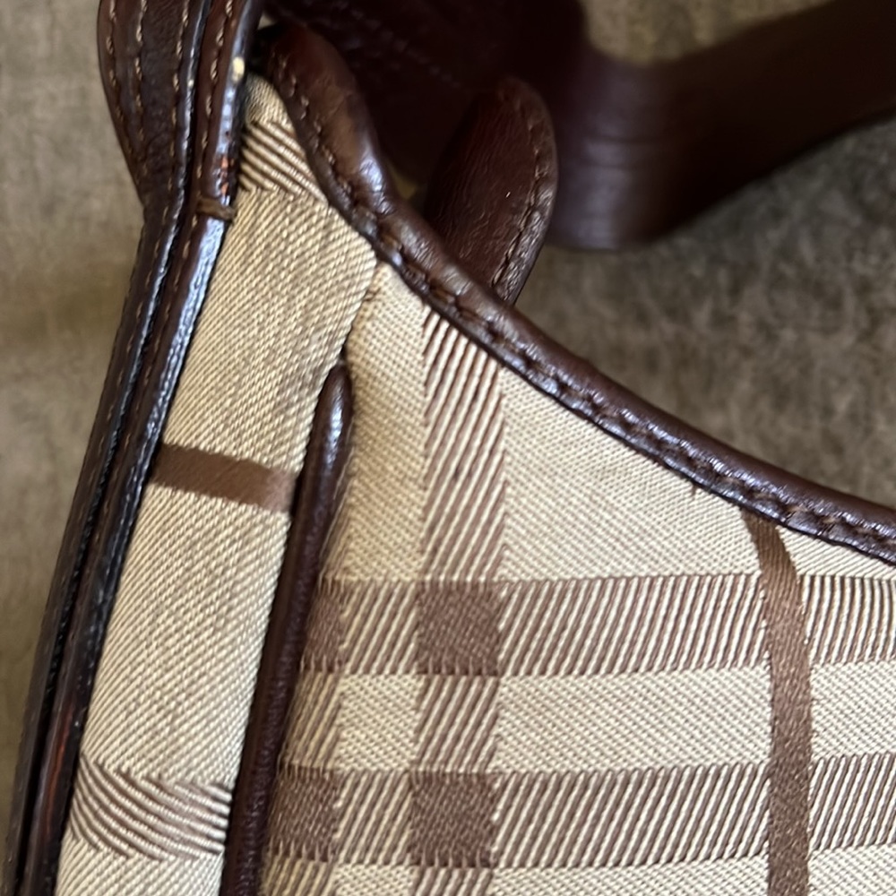 Authentic Vintage Burberry handbag like new. - Picture 9 of 11